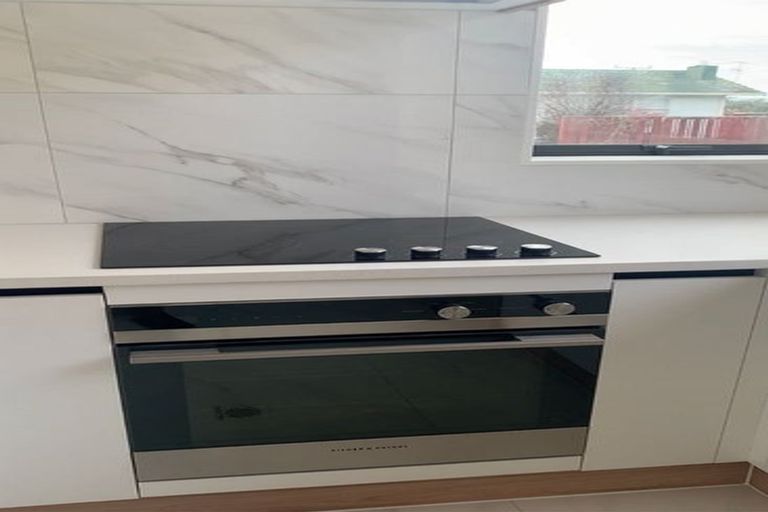 Photo of property in 67a Divich Avenue, Te Atatu South, Auckland, 0610