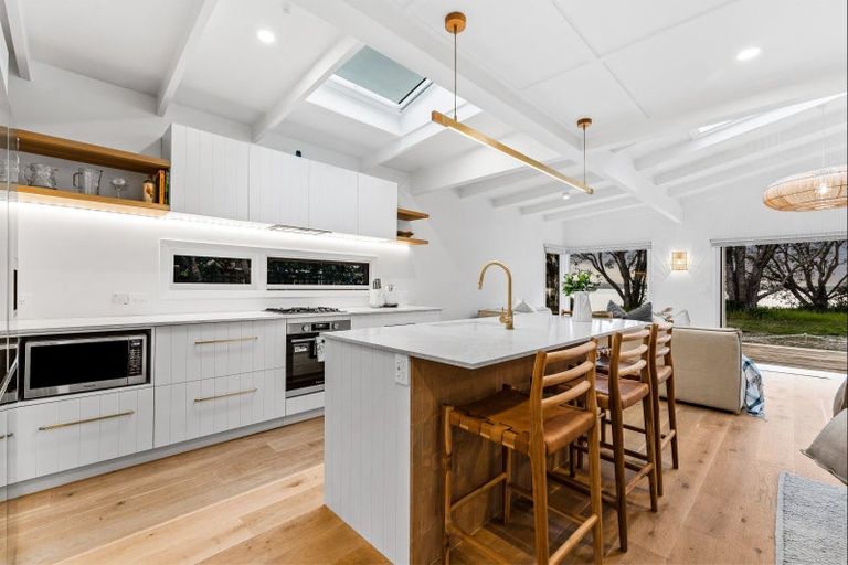 Photo of property in 74 Clinton Road, Tawharanui Peninsula, Matakana, 0986