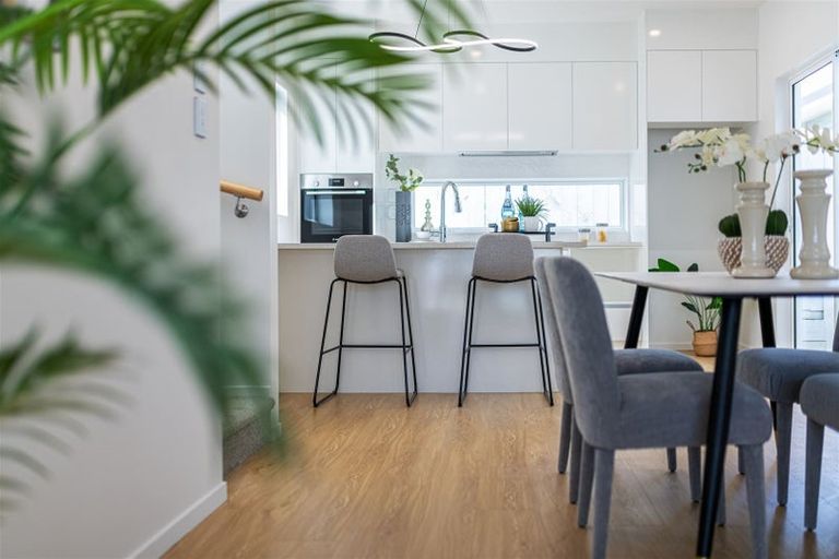 Photo of property in 3e Kingdale Road, Henderson, Auckland, 0610