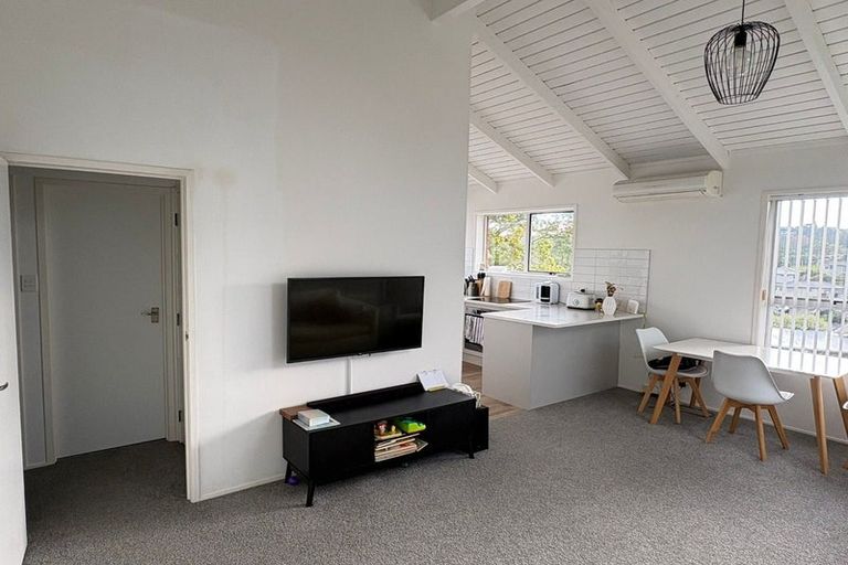 Photo of property in 1/14b Camrose Place, Glenfield, Auckland, 0629