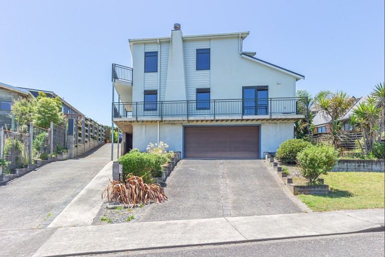 Photo of property in 8 Arataki Grove, Waitarere Beach, Levin, 5510