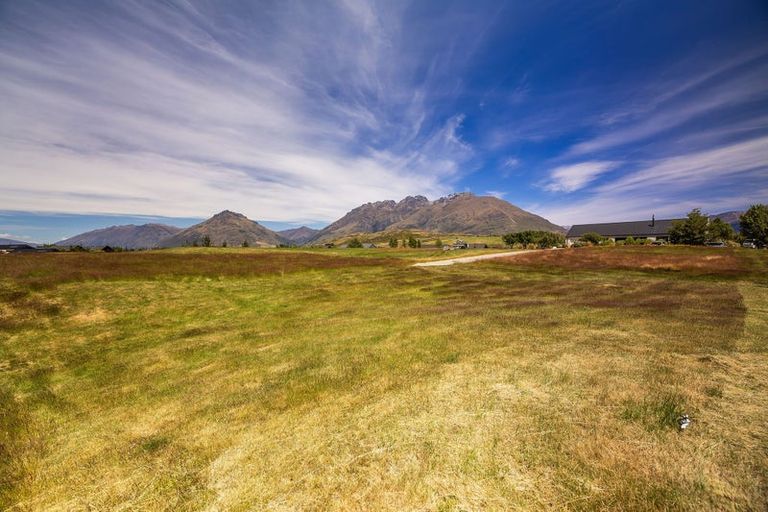 Photo of property in 20 Cunninghams Drive, Jacks Point, Queenstown, 9371