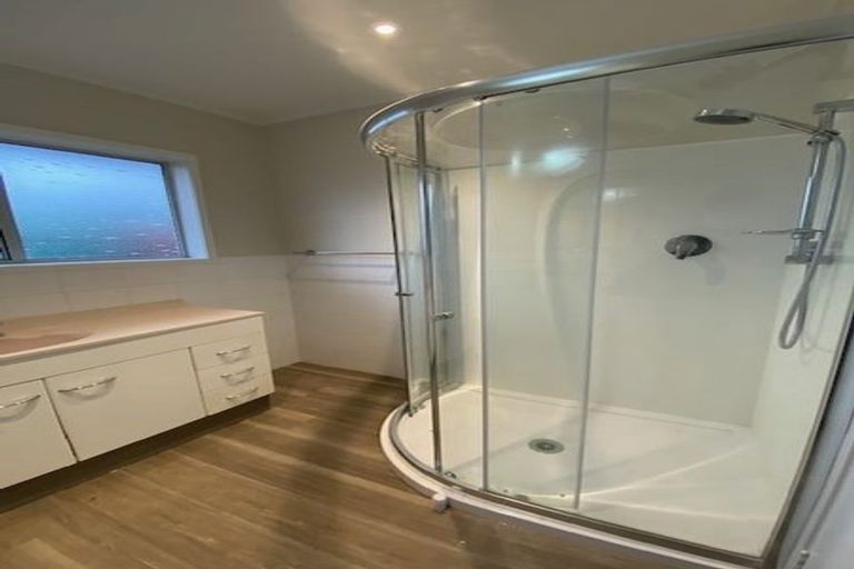 Photo of property in 2/111 Chivalry Road, Glenfield, Auckland, 0629