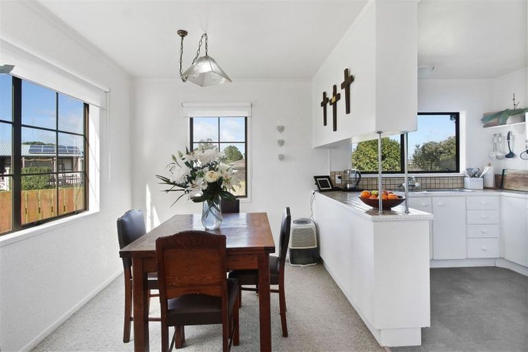 Photo of property in 9 Hosking Place, Clarks Beach, 2122