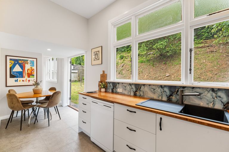 Photo of property in 95 Glen Road, The Glen, Dunedin, 9011