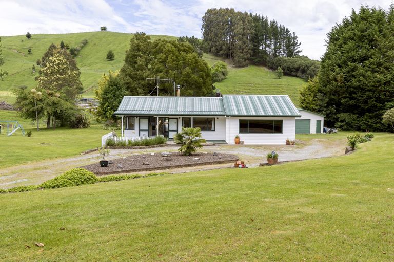 Photo of property in 227 Whangamata Road, Kinloch, Taupo, 3377