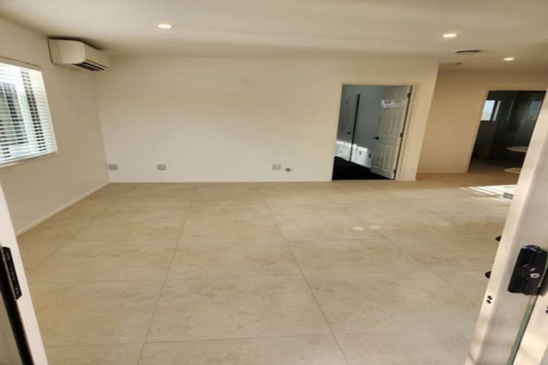 Photo of property in 28 Ballymore Drive, Pinehill, Auckland, 0632