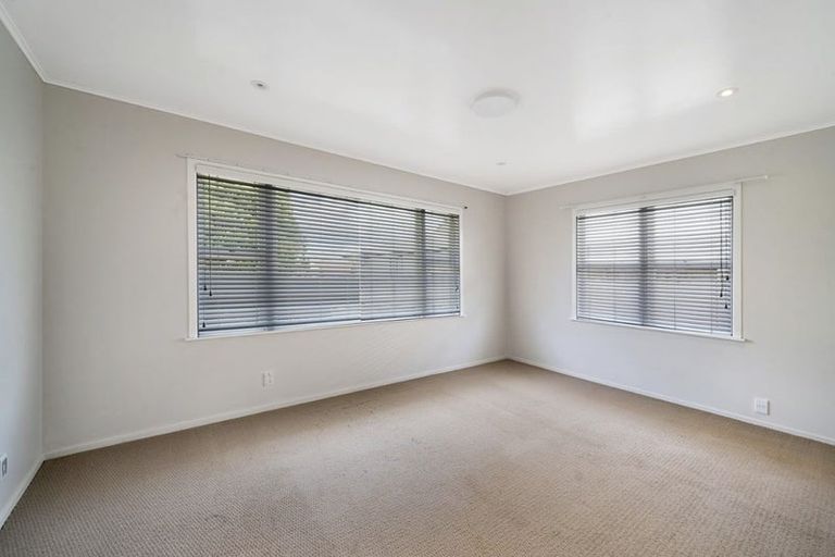 Photo of property in 16 Coniston Avenue, Te Atatu South, Auckland, 0610