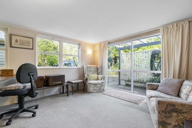 Photo of property in 1/290 East Coast Road, Forrest Hill, Auckland, 0620