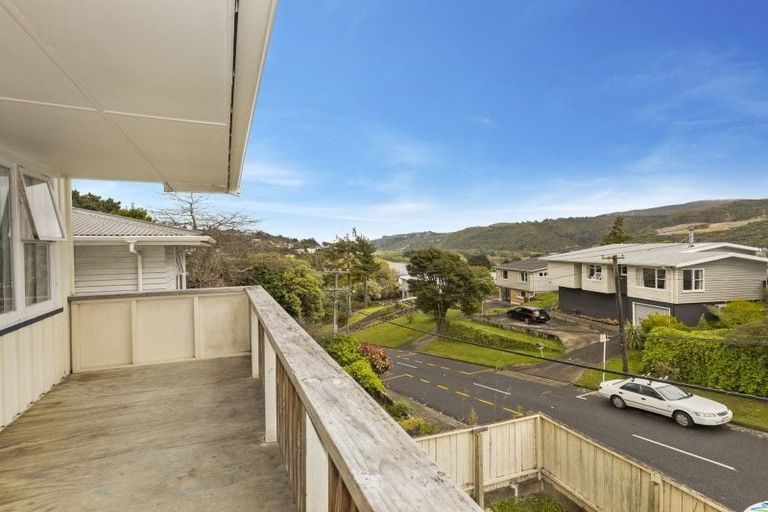 Photo of property in 20 Manor Drive, Stokes Valley, Lower Hutt, 5019