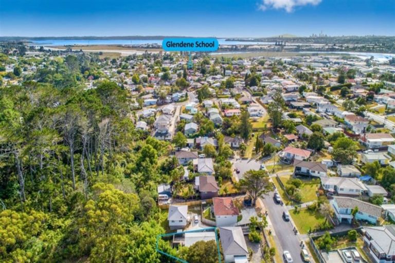 Photo of property in 1/14 Barnfield Place, Glendene, Auckland, 0602