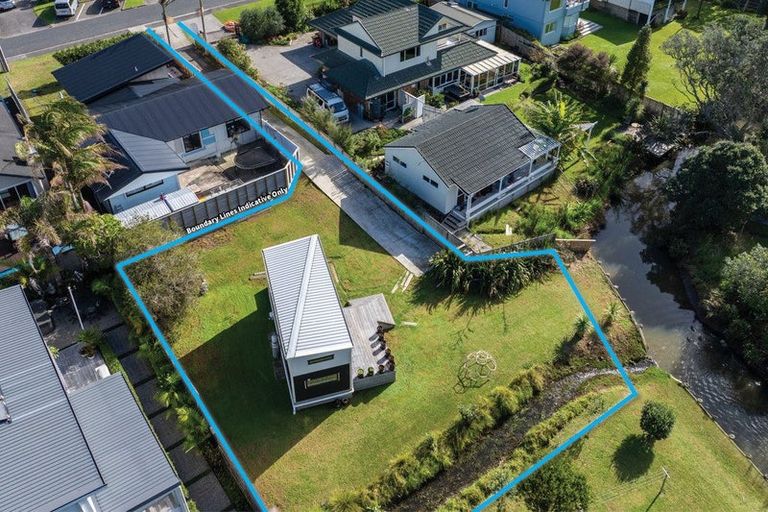 Photo of property in 17a Marie Avenue, Red Beach, 0932