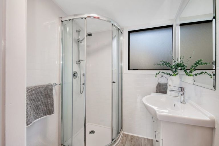 Photo of property in 22 Randal Place, Bayview, Auckland, 0629