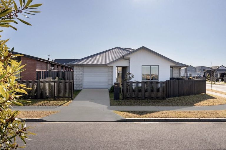 Photo of property in 31 Empire Crescent, Papamoa, 3118