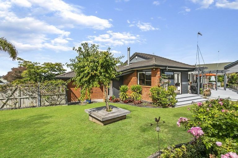 Photo of property in 4 Woodview Rise, Botany Downs, Auckland, 2010