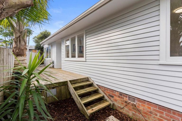 Photo of property in 1/42 Lyttelton Avenue, Forrest Hill, Auckland, 0620