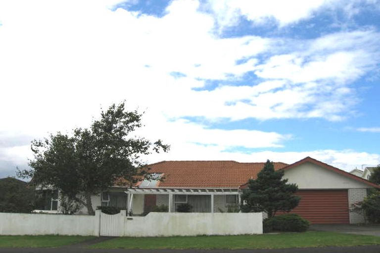 Photo of property in 2/4 Fenwick Avenue, Milford, Auckland, 0620