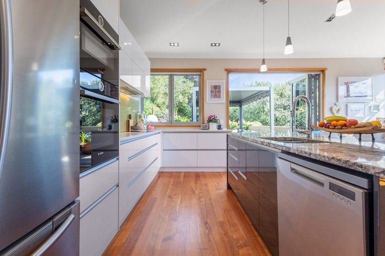 Photo of property in 32 Lorna Irene Drive, Raumati South, Paraparaumu, 5032