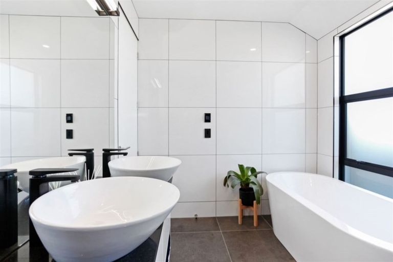 Photo of property in 4 Mckerrow Street, Marshland, Christchurch, 8083