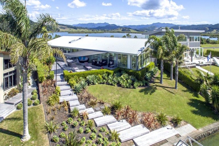 Photo of property in 18 Hei Esplanade, Whitianga, 3510