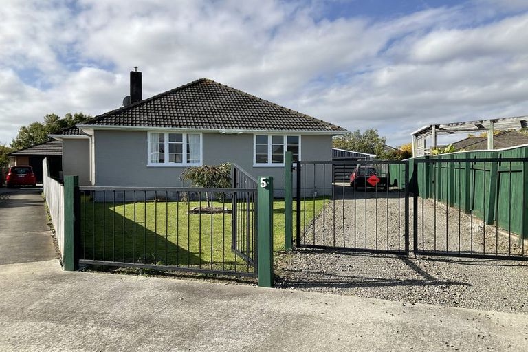 Photo of property in 5 Devon Place, Roslyn, Palmerston North, 4414