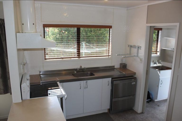 Photo of property in 2/13 Mona Vale, West Harbour, Auckland, 0618
