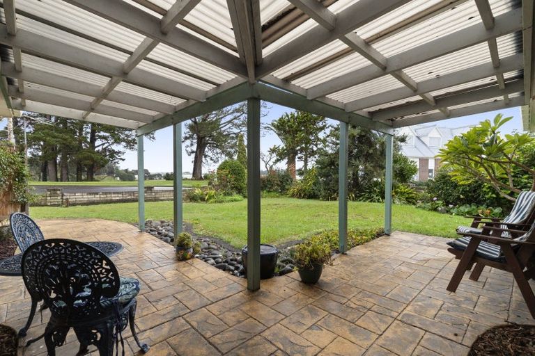 Photo of property in 8 Godwit Place, Waiuku, 2123