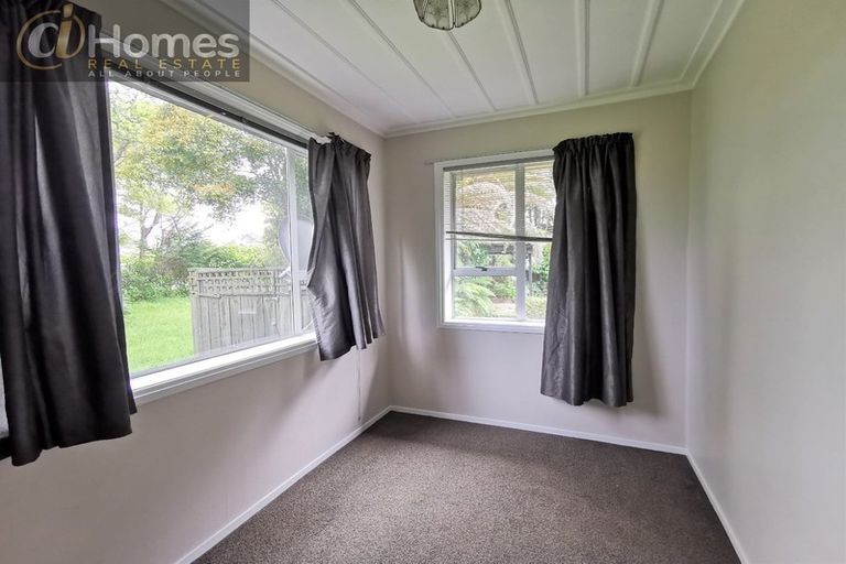 Photo of property in 6 Moontide Road, Kumeu, 0892
