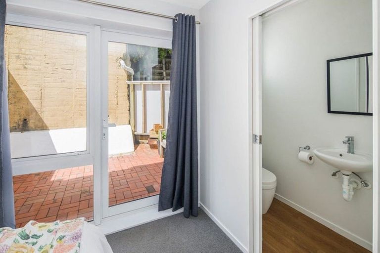 Photo of property in Pirie Street Townhouses, 27/35 Pirie Street, Mount Victoria, Wellington, 6011