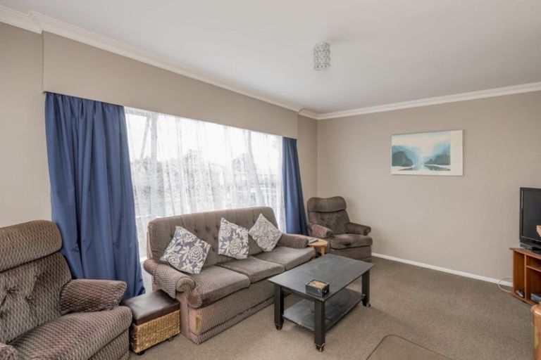 Photo of property in 16 Heather Street, Levin, 5510