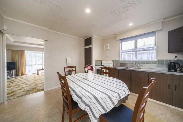 Photo of property in 27 Galway Avenue, Hokowhitu, Palmerston North, 4410