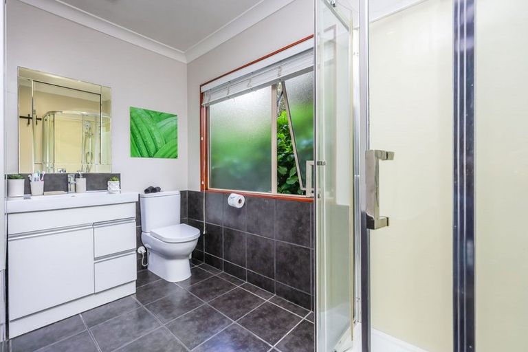 Photo of property in 15 Margaret Henry Crescent, Oteha, Auckland, 0632