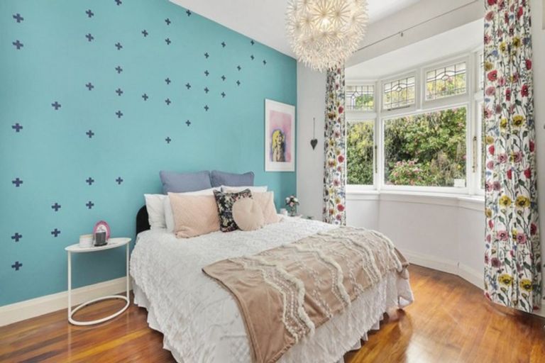 Photo of property in 2 Gamblins Road, Saint Martins, Christchurch, 8022