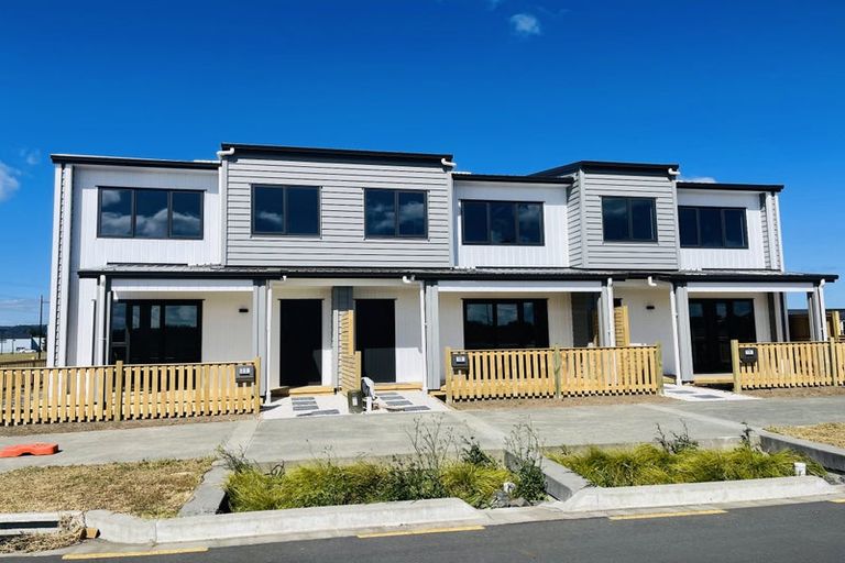 Photo of property in 18 Mene Way, Karaka, 2113