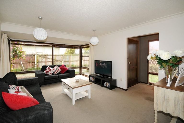 Photo of property in 91 Memorial Avenue, Ilam, Christchurch, 8053