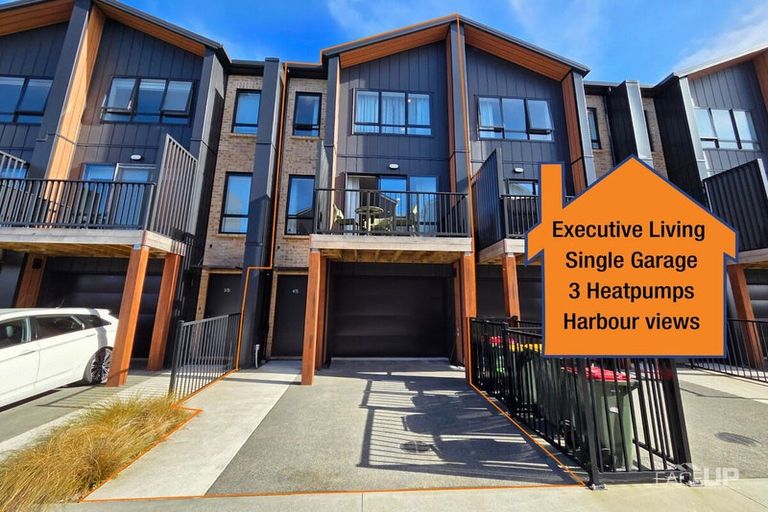 Photo of property in 4/35 Marine Parade, Hobsonville, Auckland, 0616