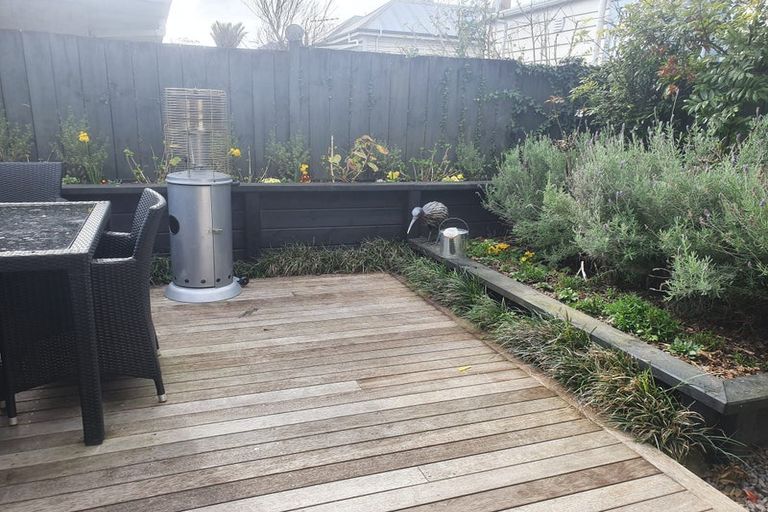 Photo of property in 2/10 Onslow Road, Papakura, 2110