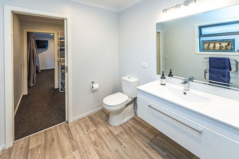 Photo of property in 18 Wanganui Road, Marton, 4710