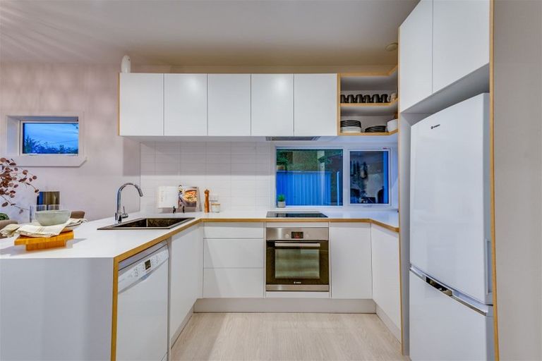 Photo of property in 1/182 Mount Pleasant Road, Mount Pleasant, Christchurch, 8081