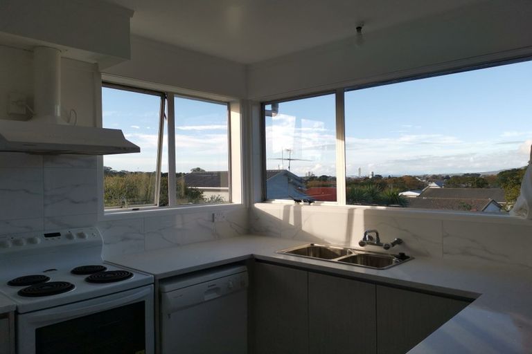 Photo of property in 1/11 Park Avenue, Northcote, Auckland, 0626