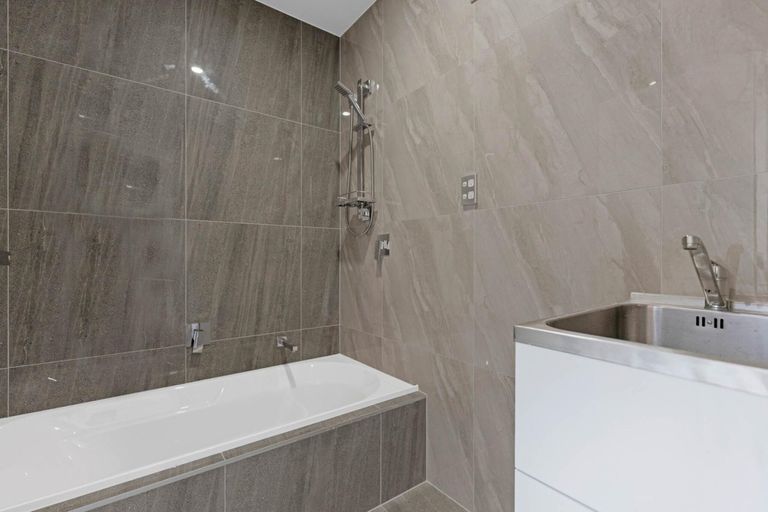 Photo of property in 25c Leaver Place, Weymouth, Auckland, 2103