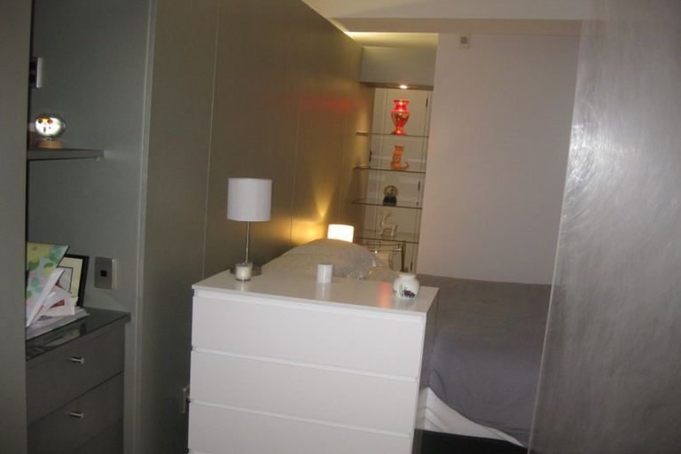 Photo of property in Gerondis Bldg Apartments, 407/60 Willis Street, Wellington Central, Wellington, 6011