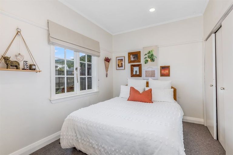Photo of property in 37 Tuatoru Street, Eastbourne, Lower Hutt, 5013