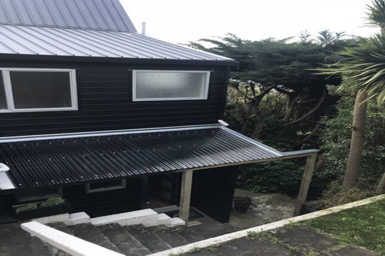 Photo of property in 2/12 Kenef Road, Paremata, Porirua, 5024