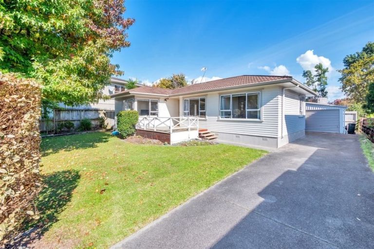 Photo of property in 20 Spence Road, Henderson, Auckland, 0612