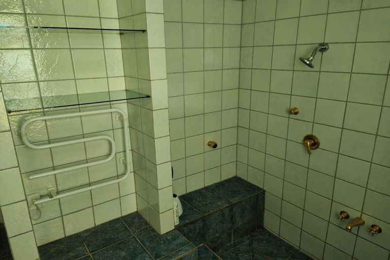 Photo of property in 1008c East Coast Road, Fairview Heights, Auckland, 0630