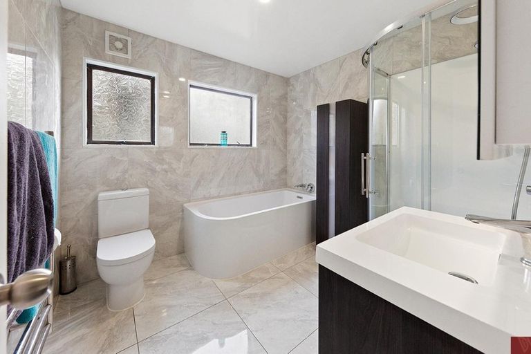 Photo of property in 5 Birman Close, Half Moon Bay, Auckland, 2012