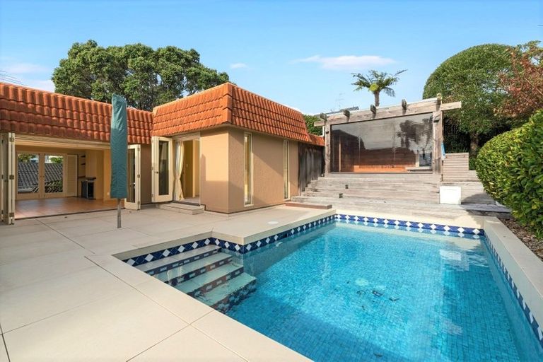 Photo of property in 37 Manurere Avenue, Takapuna, Auckland, 0622