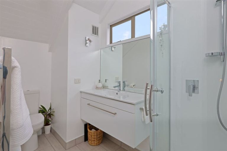 Photo of property in 22 Graven Court, Henderson, Auckland, 0612