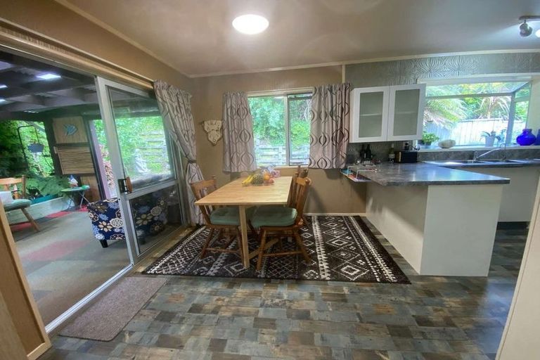 Photo of property in 3b Leo Place, Kawaha Point, Rotorua, 3010